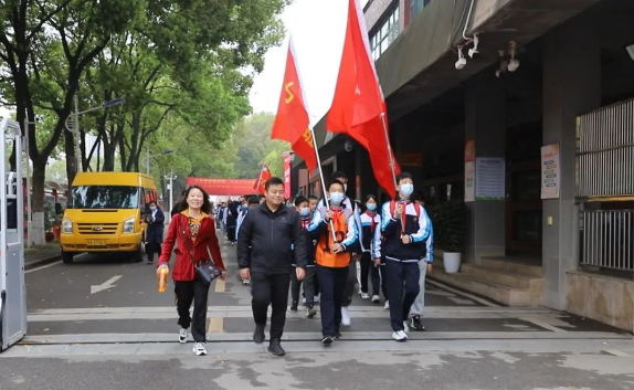 红色铸魂 国防筑梦——​七年级“现代国防教育”社会实践活动